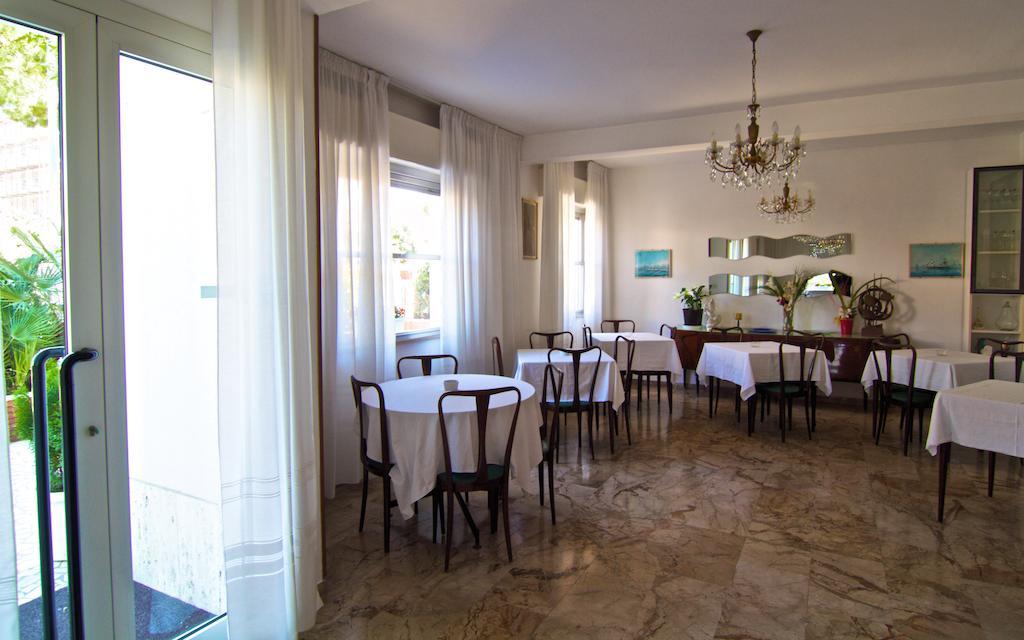 Hotel Villa Tua Riccione Luaran gambar