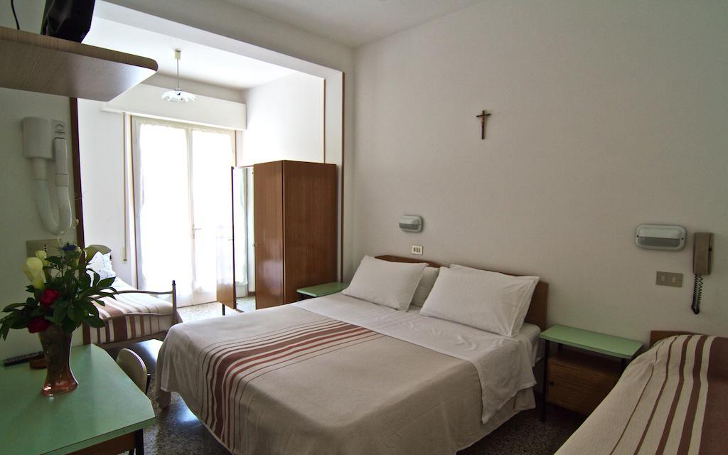Hotel Villa Tua Riccione Bilik gambar