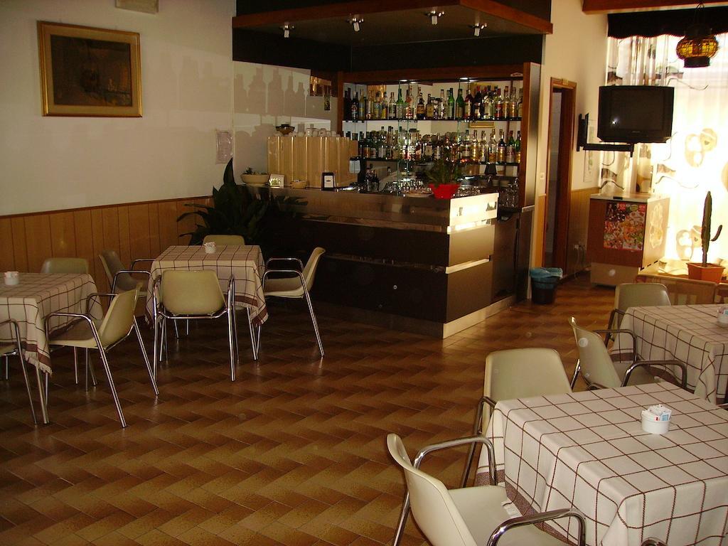 Hotel Villa Tua Riccione Luaran gambar